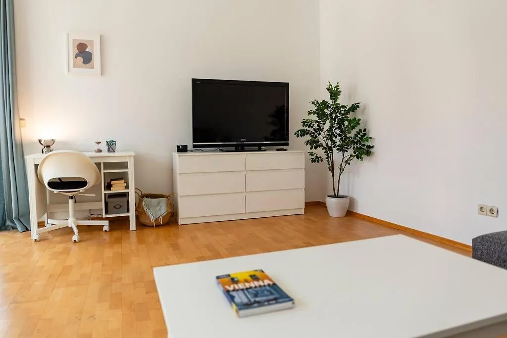 Savoir-Vivre In Unserer Zentralen Balkonwohnung Vienna