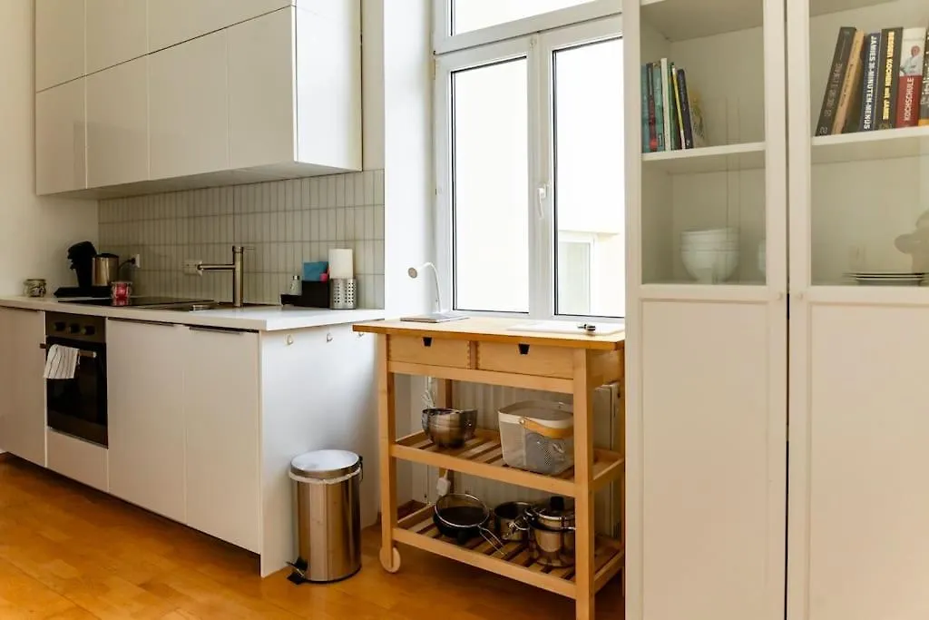 Savoir-Vivre In Unserer Zentralen Balkonwohnung Vienna Austria