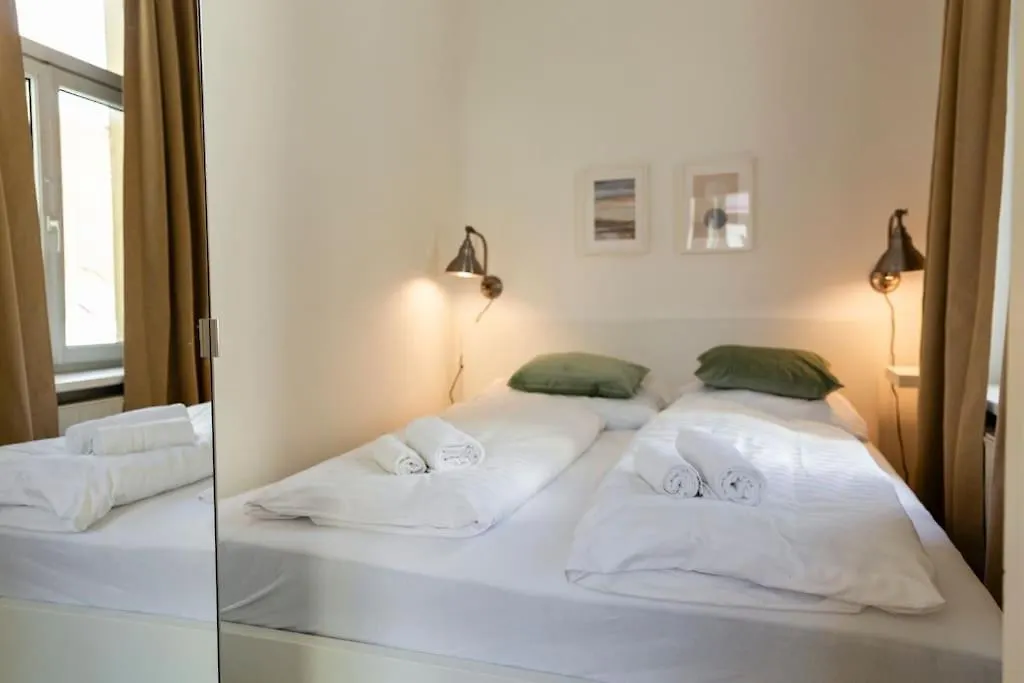 Savoir-Vivre In Unserer Zentralen Balkonwohnung Vienna Apartment