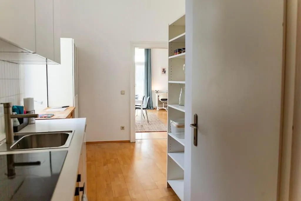 Savoir-Vivre In Unserer Zentralen Balkonwohnung Vienna