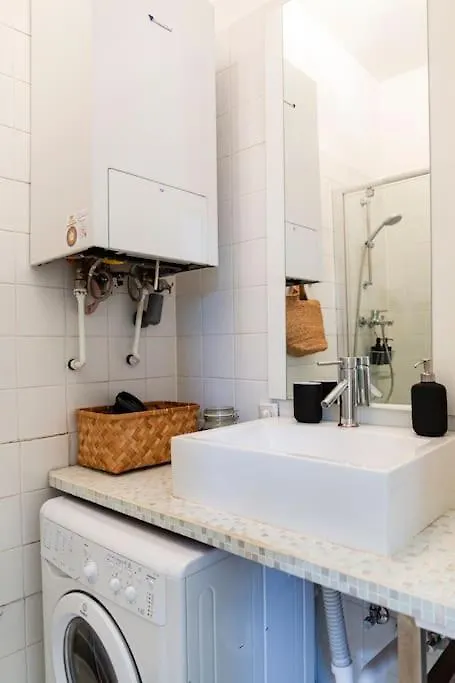 Savoir-Vivre In Unserer Zentralen Balkonwohnung Vienna